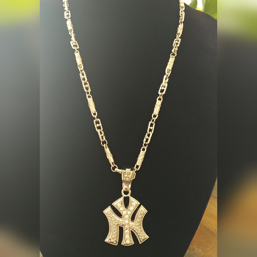 New York Silver Pendant Necklace